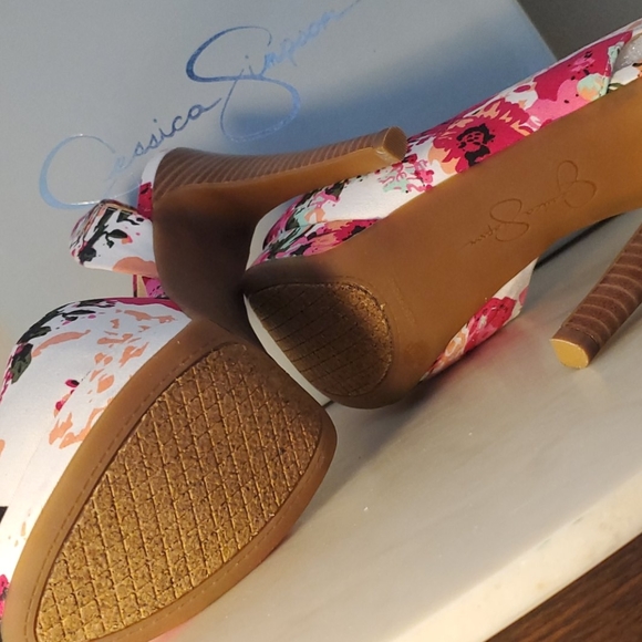 Jessica Simpson collection - Picture 4 of 5